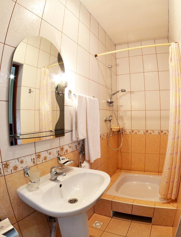 Afina Hotel ニーコポリ エクステリア 写真